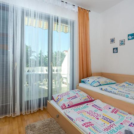 Beautiful Apartment In Malinska With Kitchen ภายนอก รูปภาพ