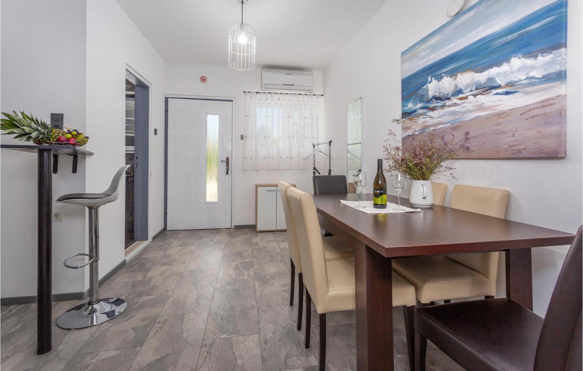 Beautiful Apartment In Malinska With Kitchen ภายนอก รูปภาพ