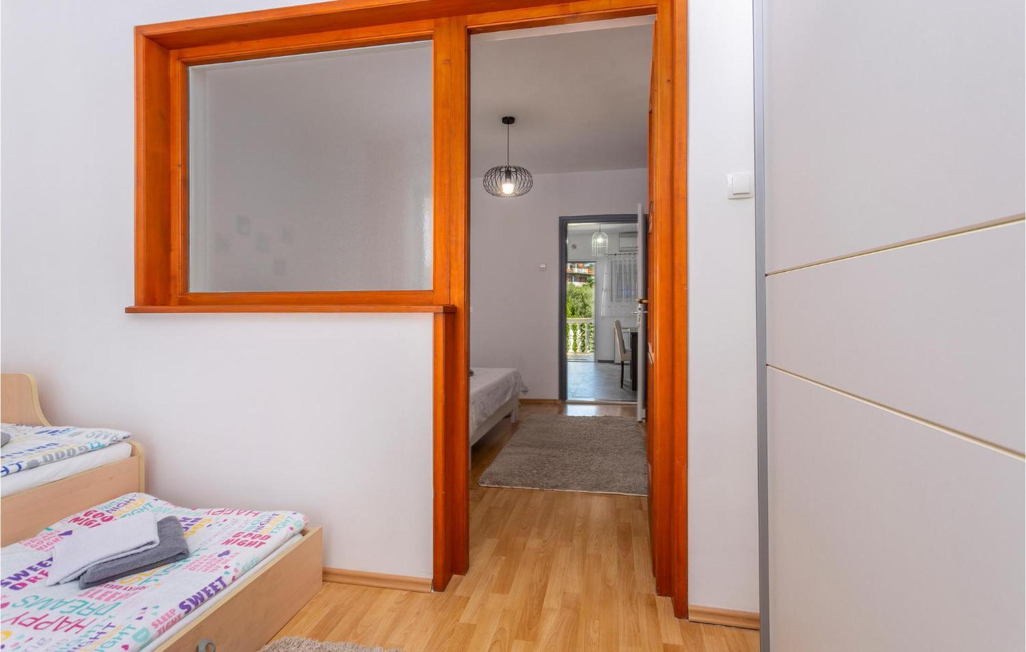 Beautiful Apartment In Malinska With Kitchen ภายนอก รูปภาพ