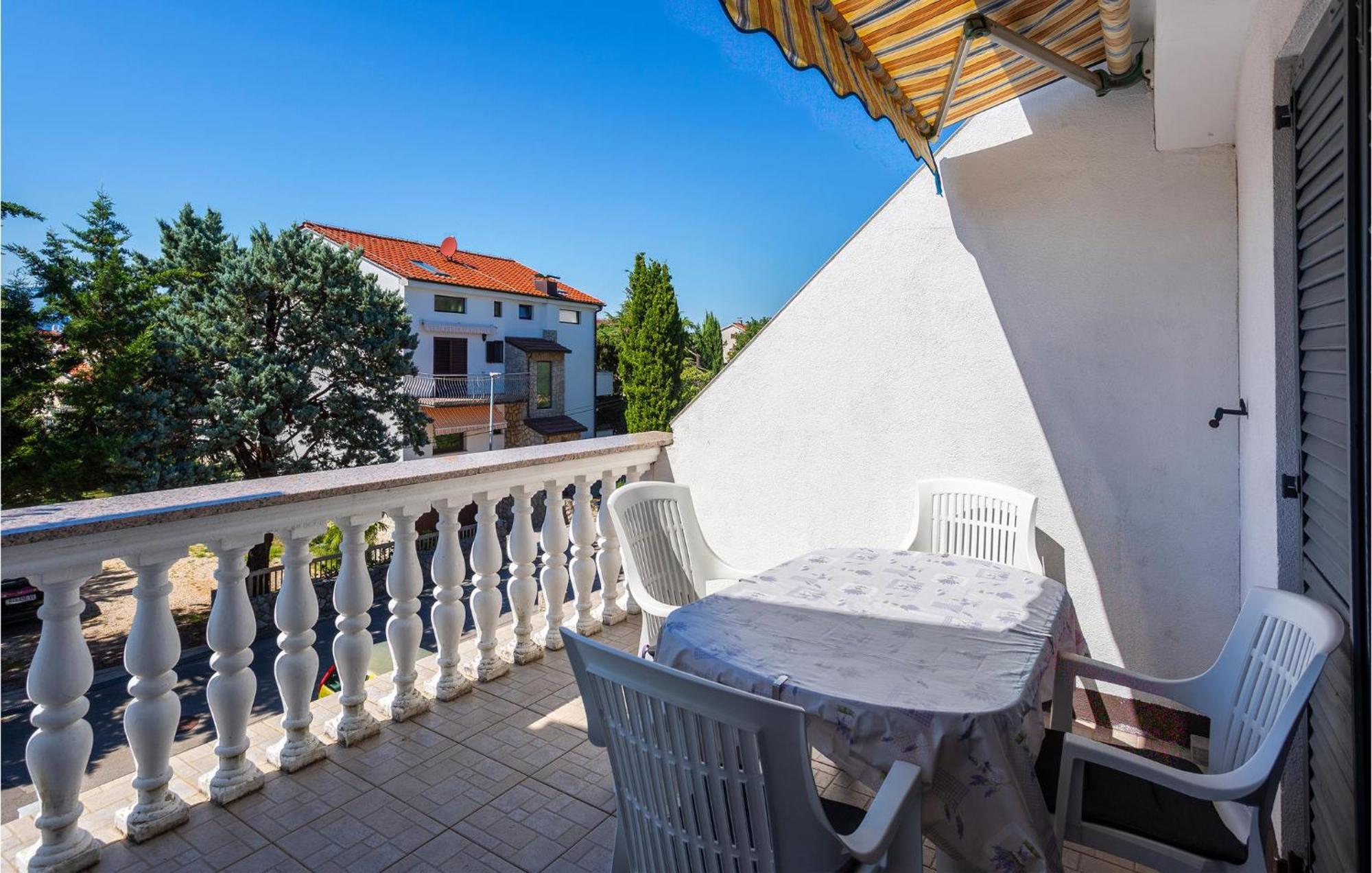 Beautiful Apartment In Malinska With Kitchen ภายนอก รูปภาพ